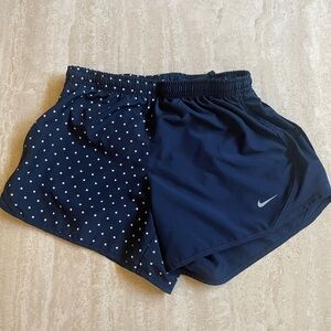 Nike Girl`s Dri FIT Running Shorts (Obsidian(AR0409-451)/White, Large)